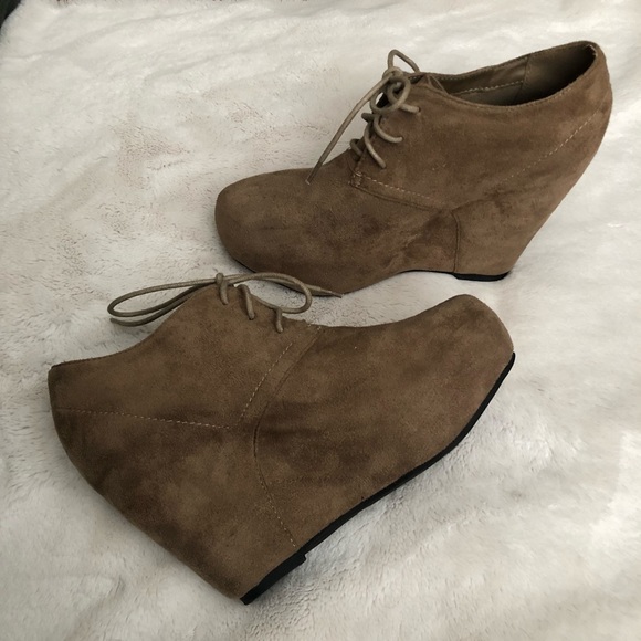 ❌SOLD❌ Tan Suede Tie Up Charlotte Russe Wedges - Picture 6 of 16